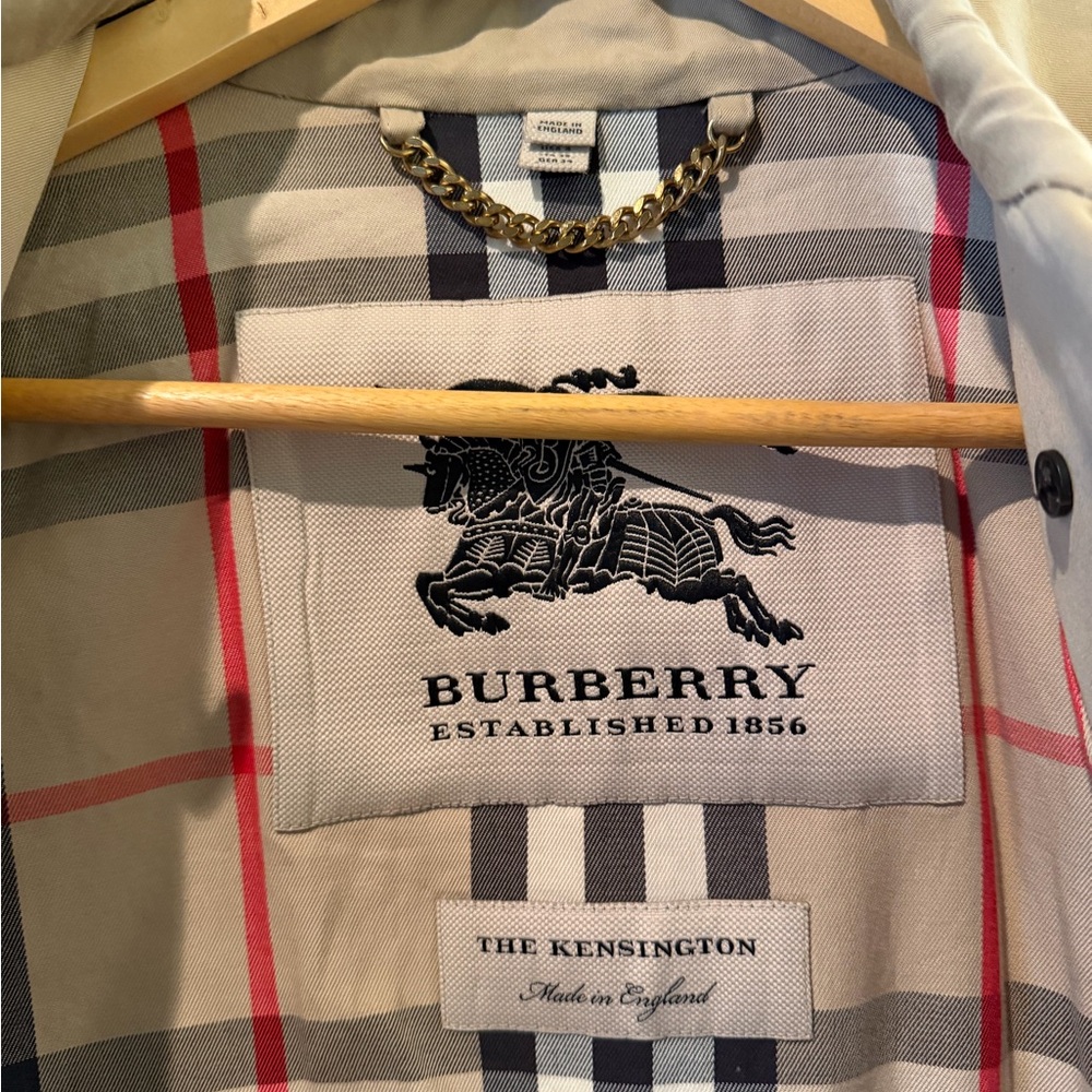 Burberry Beige Double-Breasted Trench Coat with Black Buttons - Picture 2 of 5